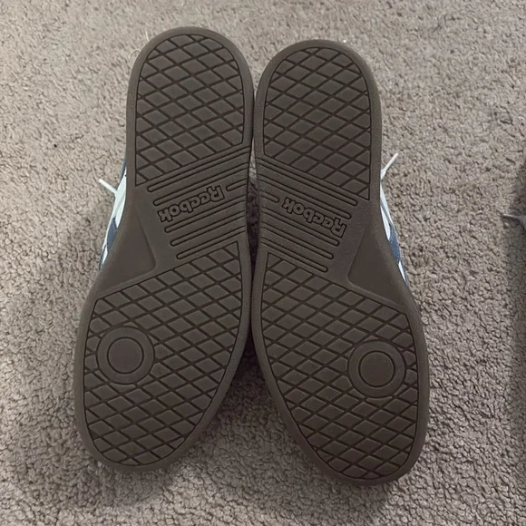 Reebok Women’s White and Gray Sneakers with Brown Sole and blue logo stripe - Picture 4 of 5